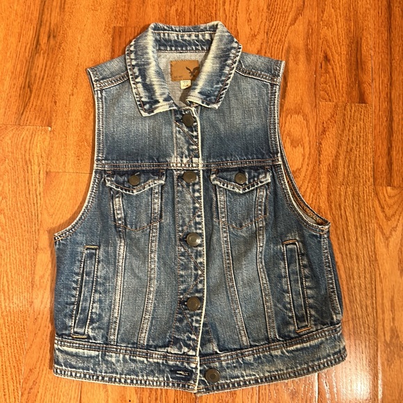 AMERICAN EAGLE OUTFITTERS WOMEN WASHED DENIM VEST IN SIZE SMALL - Picture 2 of 4